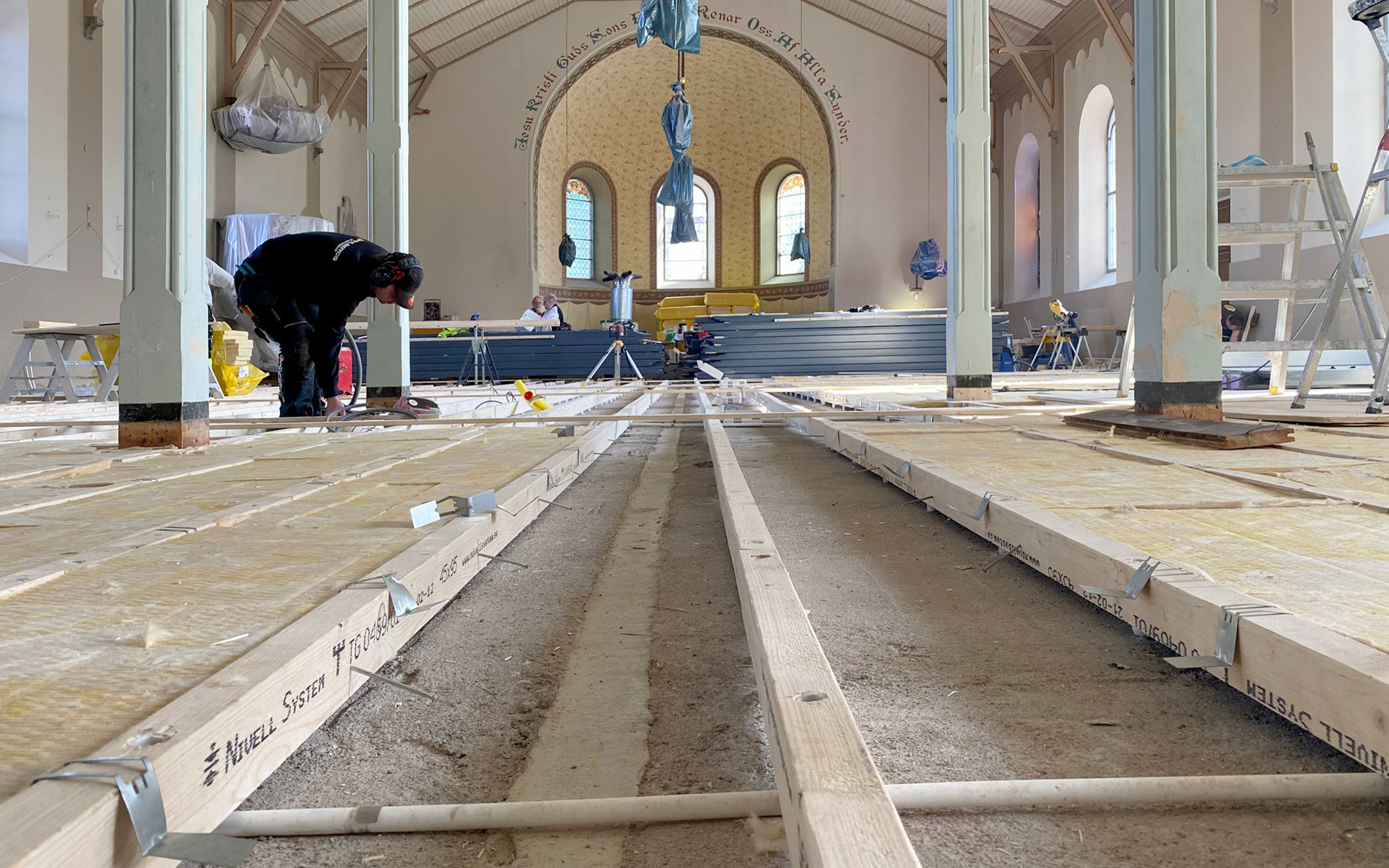 Tuna kyrka: Ventilerat golv